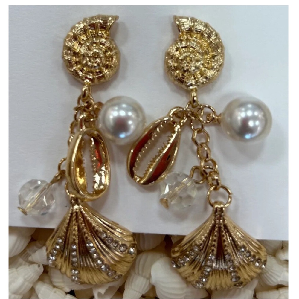 NWT! Gold Seashell Dangle Earrings (For Pierced Ears)